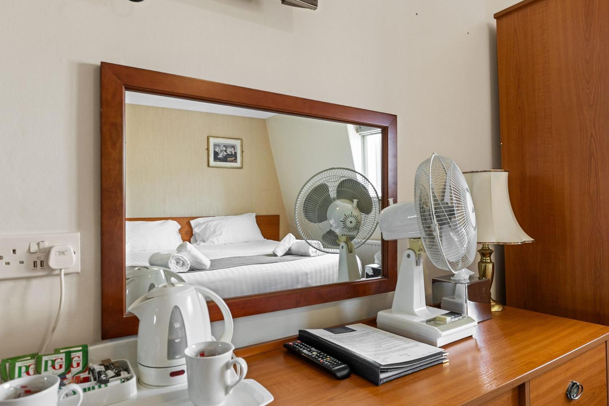 Invicta Hotel Plymouth Cameră foto